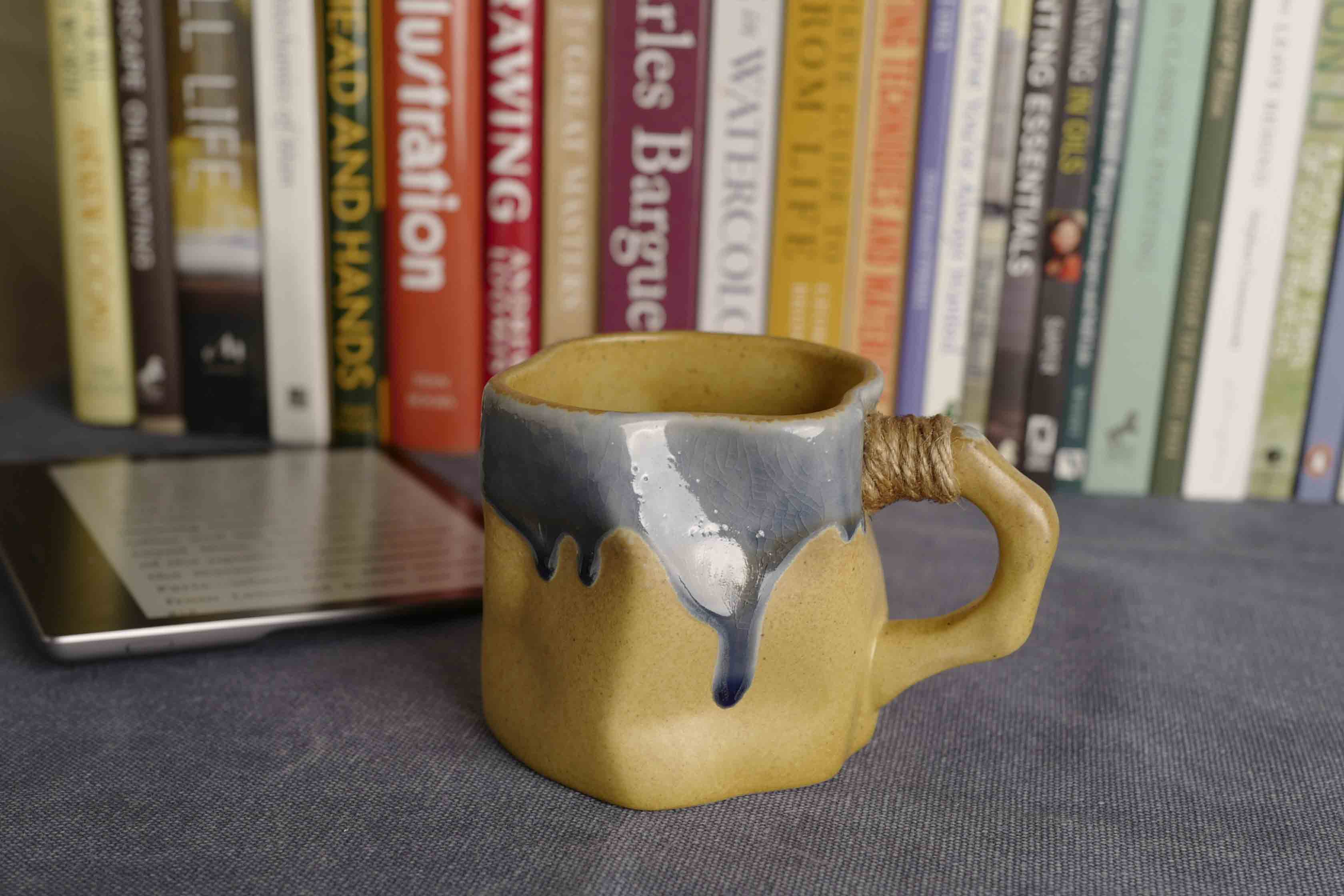 Handmade Ceramic Mug with Drip Glaze – Caramel and Blue Stoneware Coffee Cup – Wabi-Sabi Japandi Pottery Gift for Art Lovers 280ml