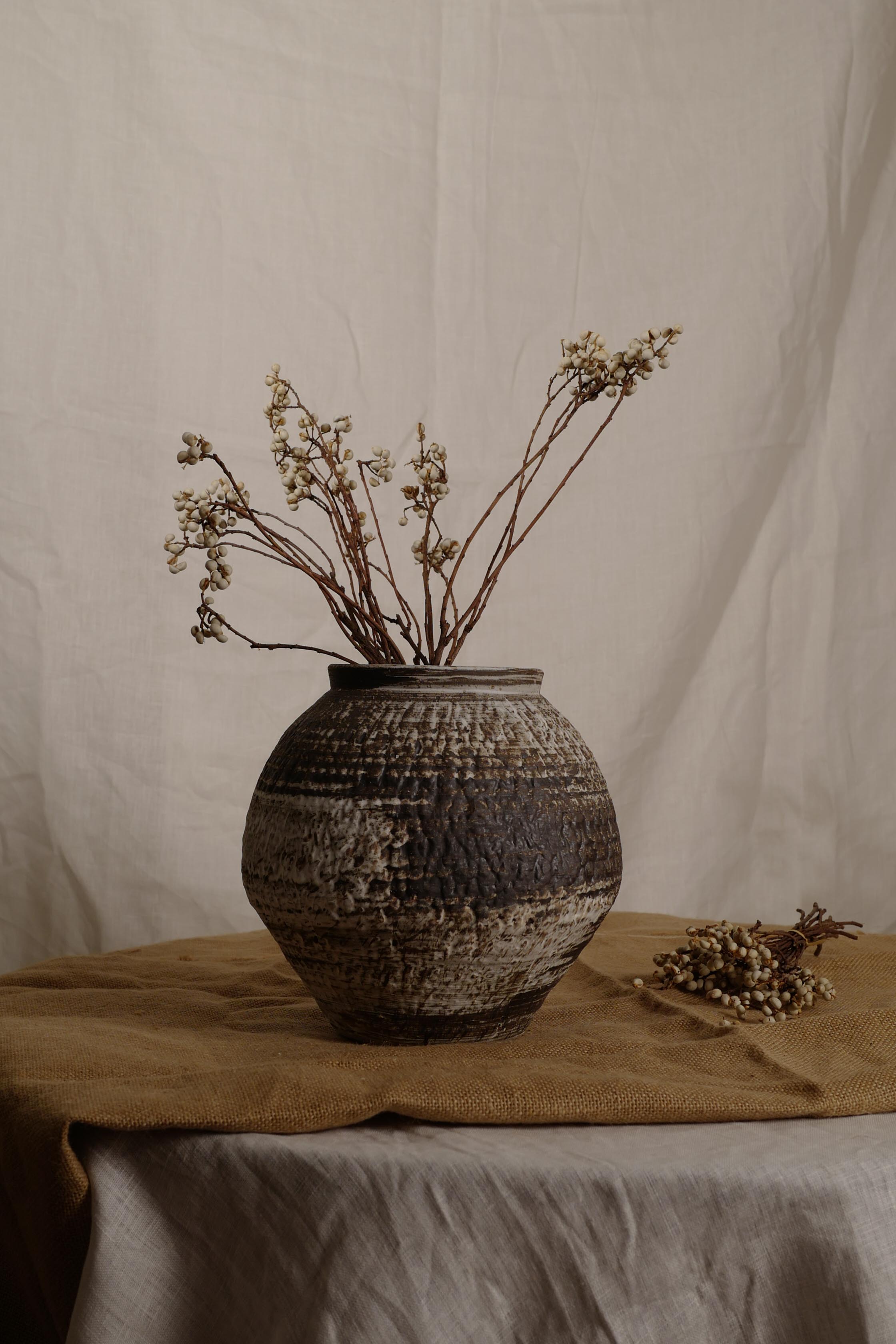 Canyon Walls Vase, Round