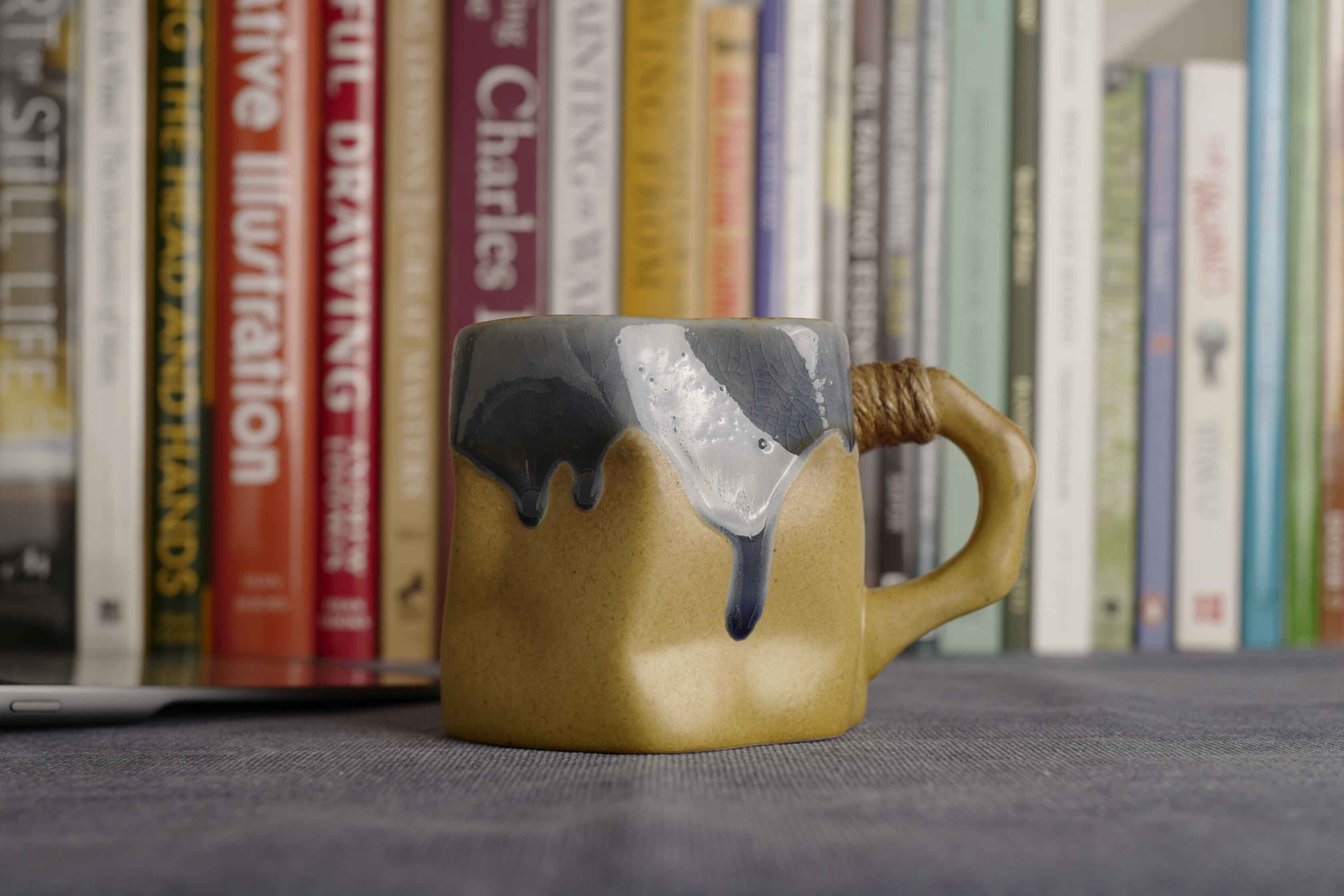 Handmade Ceramic Mug with Drip Glaze – Caramel and Blue Stoneware Coffee Cup – Wabi-Sabi Japandi Pottery Gift for Art Lovers 280ml
