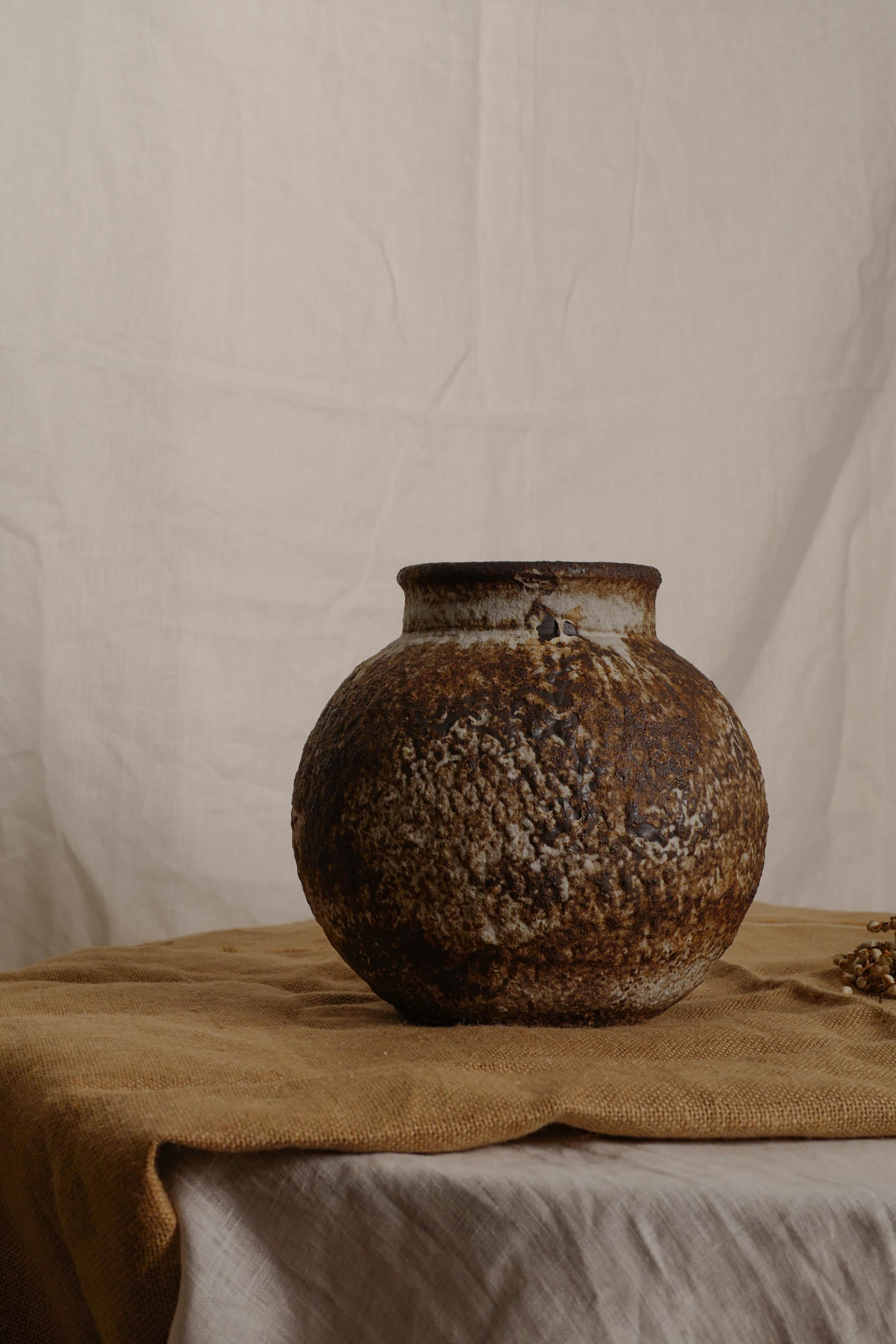 Cave Whispers Vase, Round