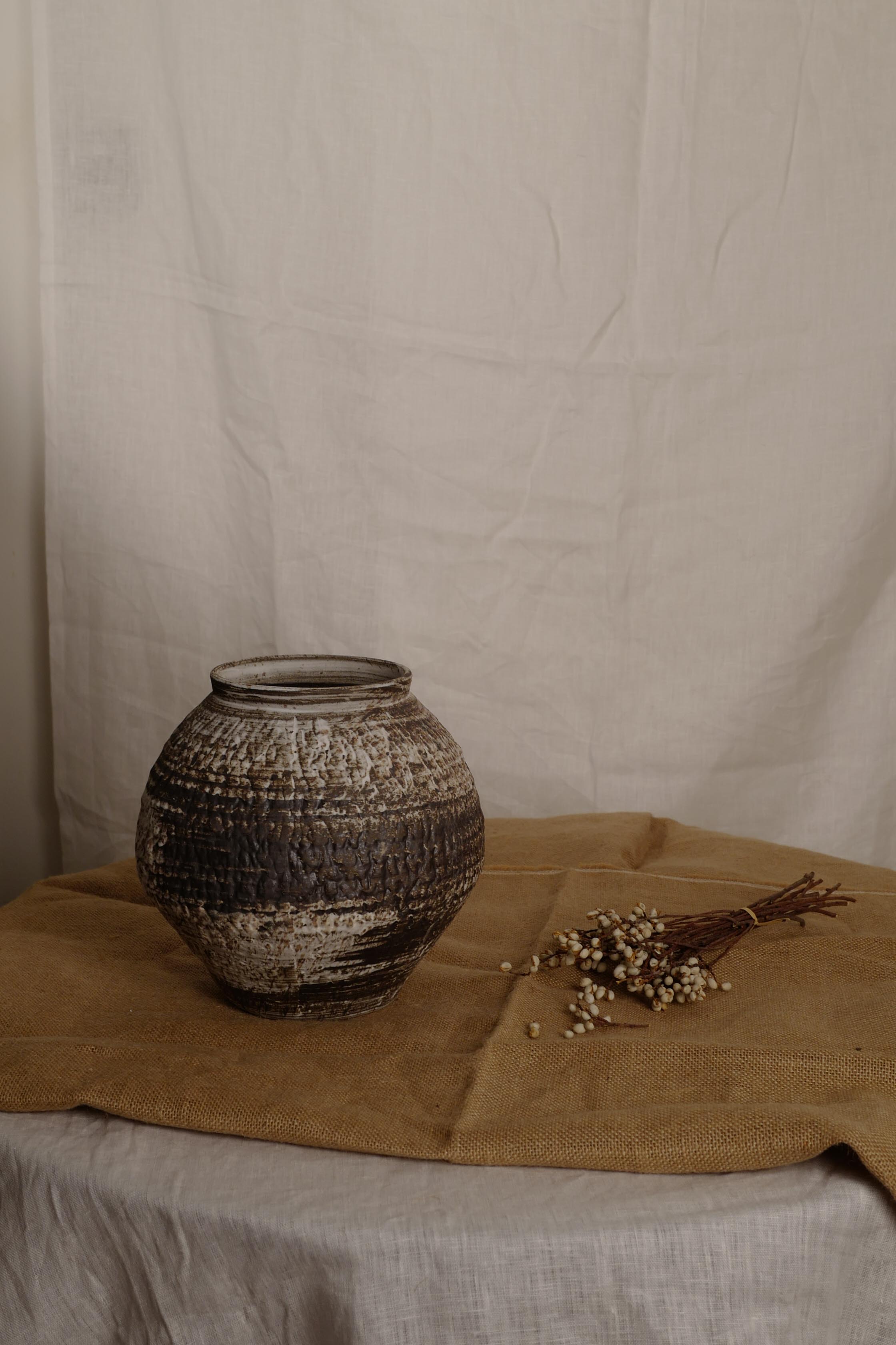 Canyon Walls Vase, Round